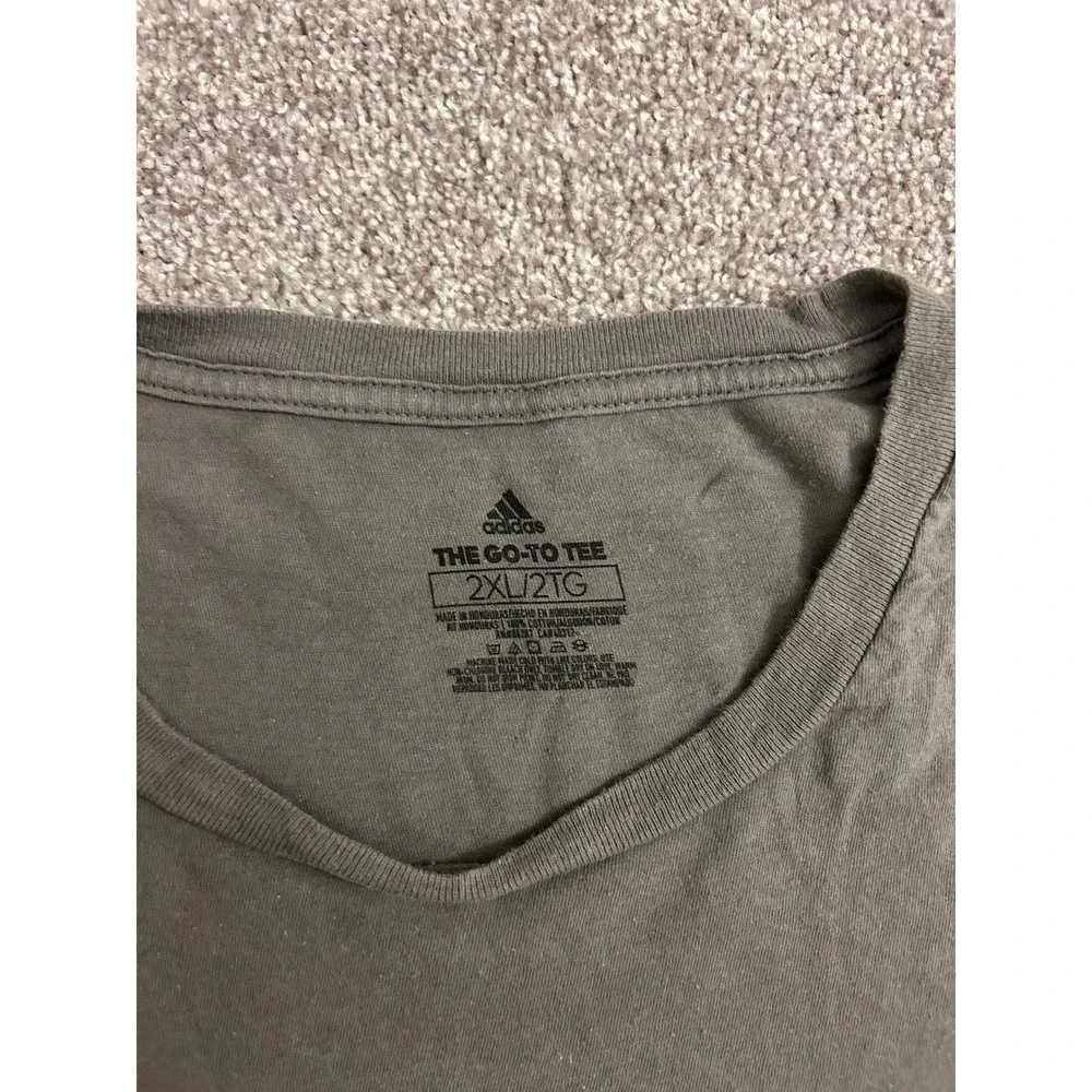 Adidas T-Shirt Mens 2XL Grey Excellent Go-To Tee Graphic Logo Short Sleeve